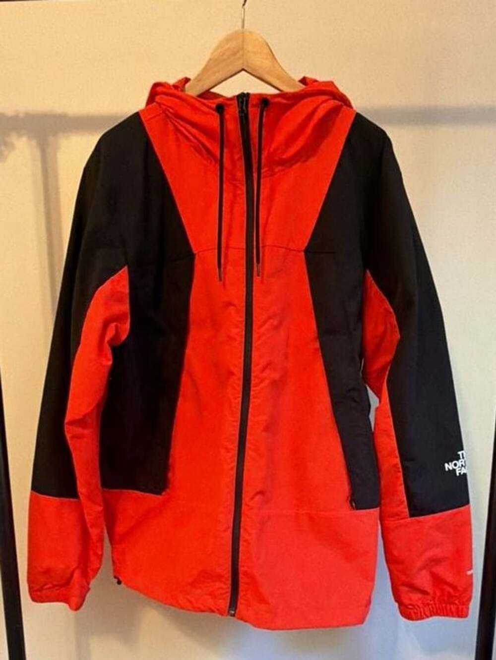 The North Face Peril Wind Jacket - Fiery Red/TNF Black - Men's XL